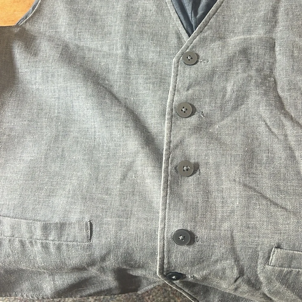 Vest - Picture 2 of 4